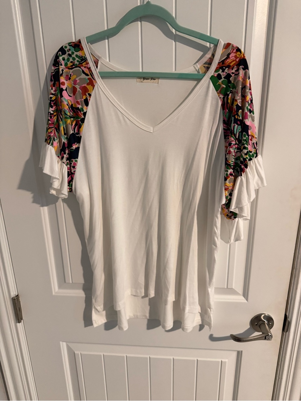 Beacon River Women’s XL White V-Neck Top Floral Ruffle Bell Sleeves